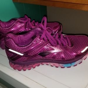 Womens athletic shoes